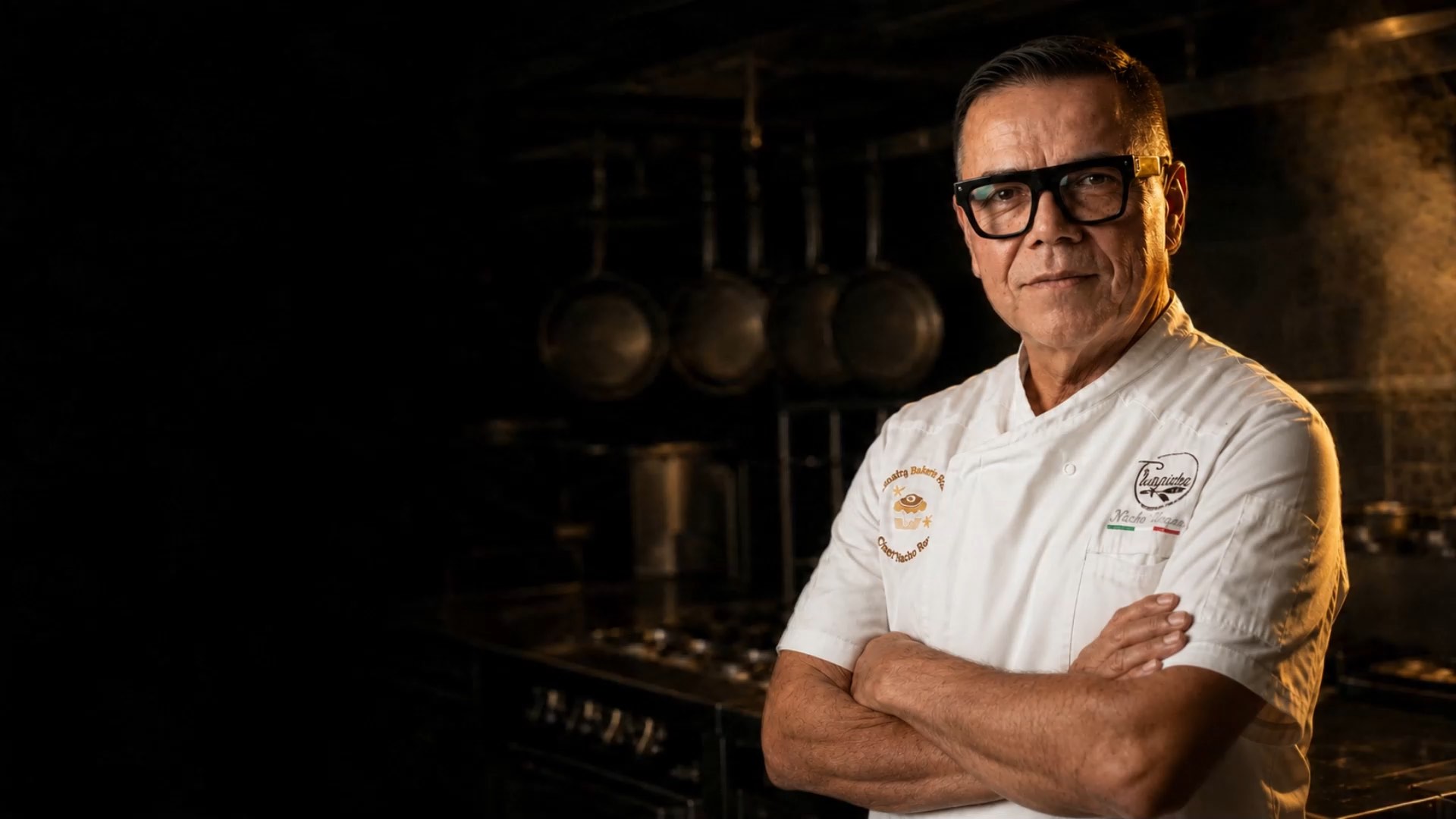 Nacho Reyes, de brazos cruzados en una cocina profesional
